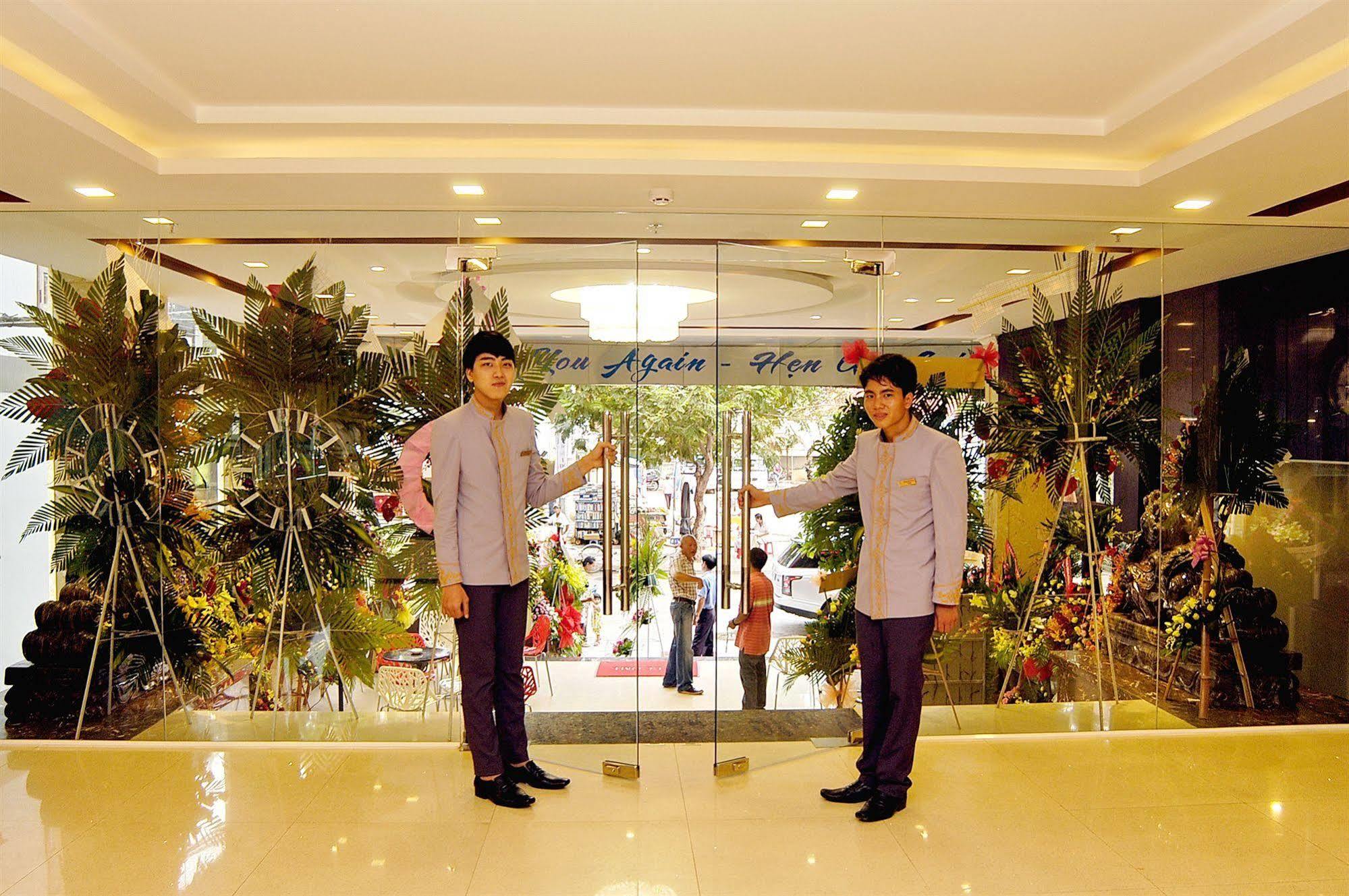 นัม ฮาง โฮเต็ล นาตรัง Hotel ญาจาง ภายนอก รูปภาพ